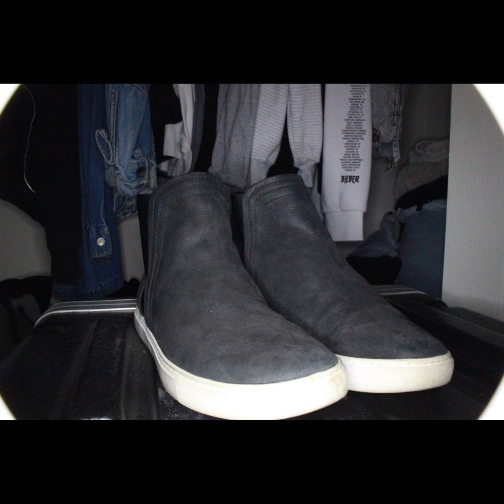 Kenneth Cole slip ons